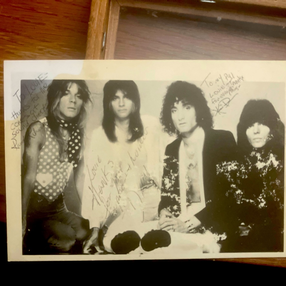 AUTHENTIC AUTOGRAPHED QUIET RIOT POST CARD